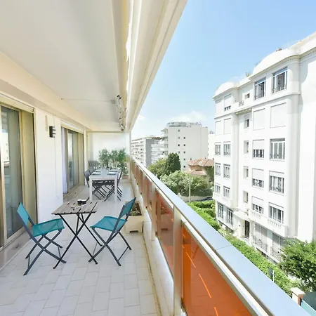 Renovated 1br Terrace Walk To Апартаменты *